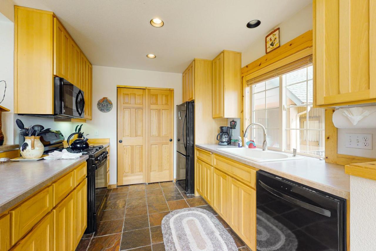 Cinnamon Teal Chalet Редмънд Екстериор снимка