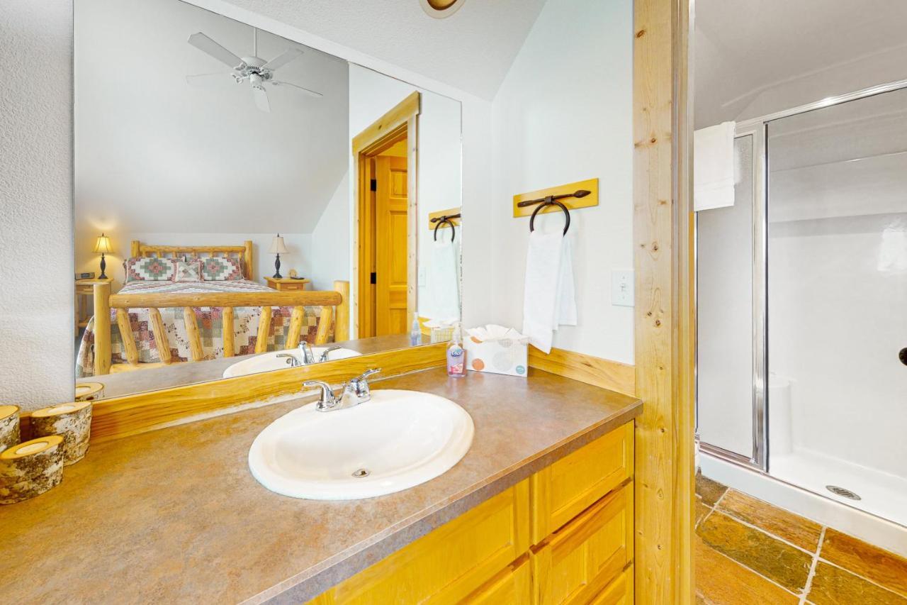 Cinnamon Teal Chalet Редмънд Екстериор снимка