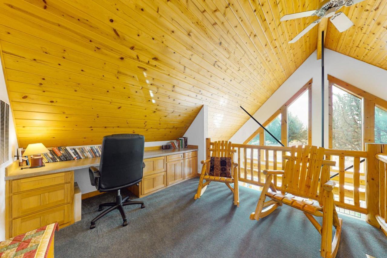Cinnamon Teal Chalet Редмънд Екстериор снимка